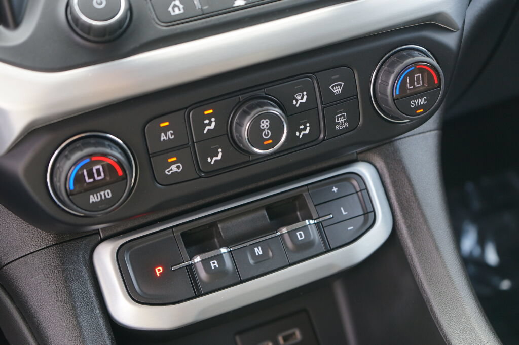Used 2021 GMC Acadia SLE FWD image 19