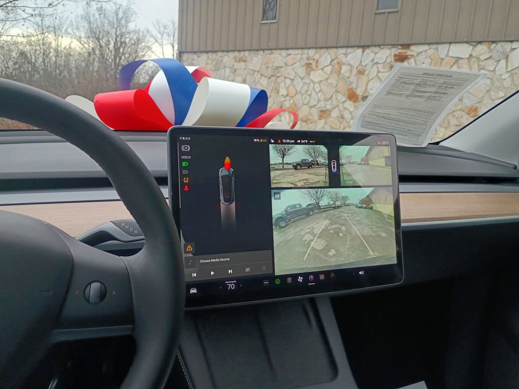 Used 2025 Tesla Model Y Long Range image 39