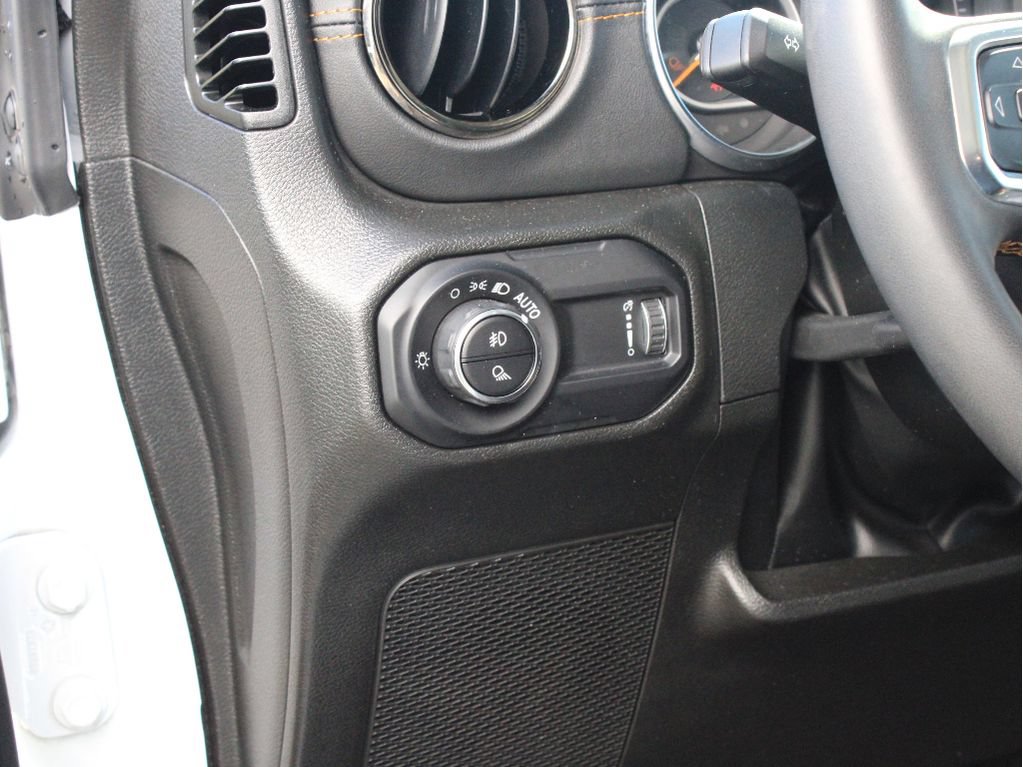 Used 2023 Jeep Gladiator Overland AWD/4WD image 15