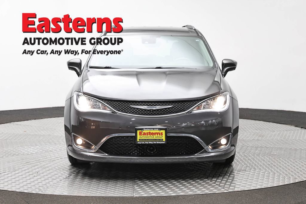 Used 2017 Chrysler Pacifica Touring-L Plus w/ Advanced Safetytec Group FWD image 2
