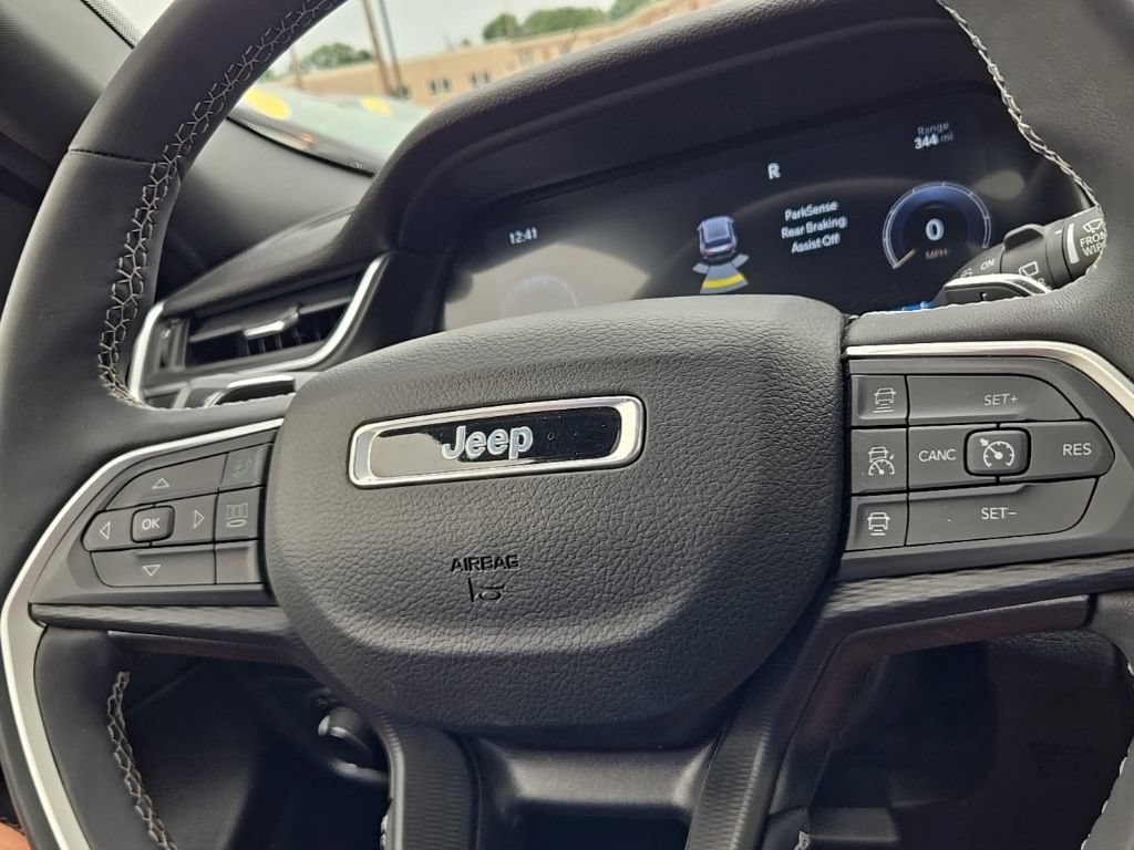 Certified 2023 Jeep Grand Cherokee L Laredo AWD/4WD image 25
