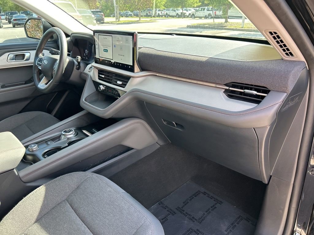 Used 2025 Ford Explorer Active RWD image 42