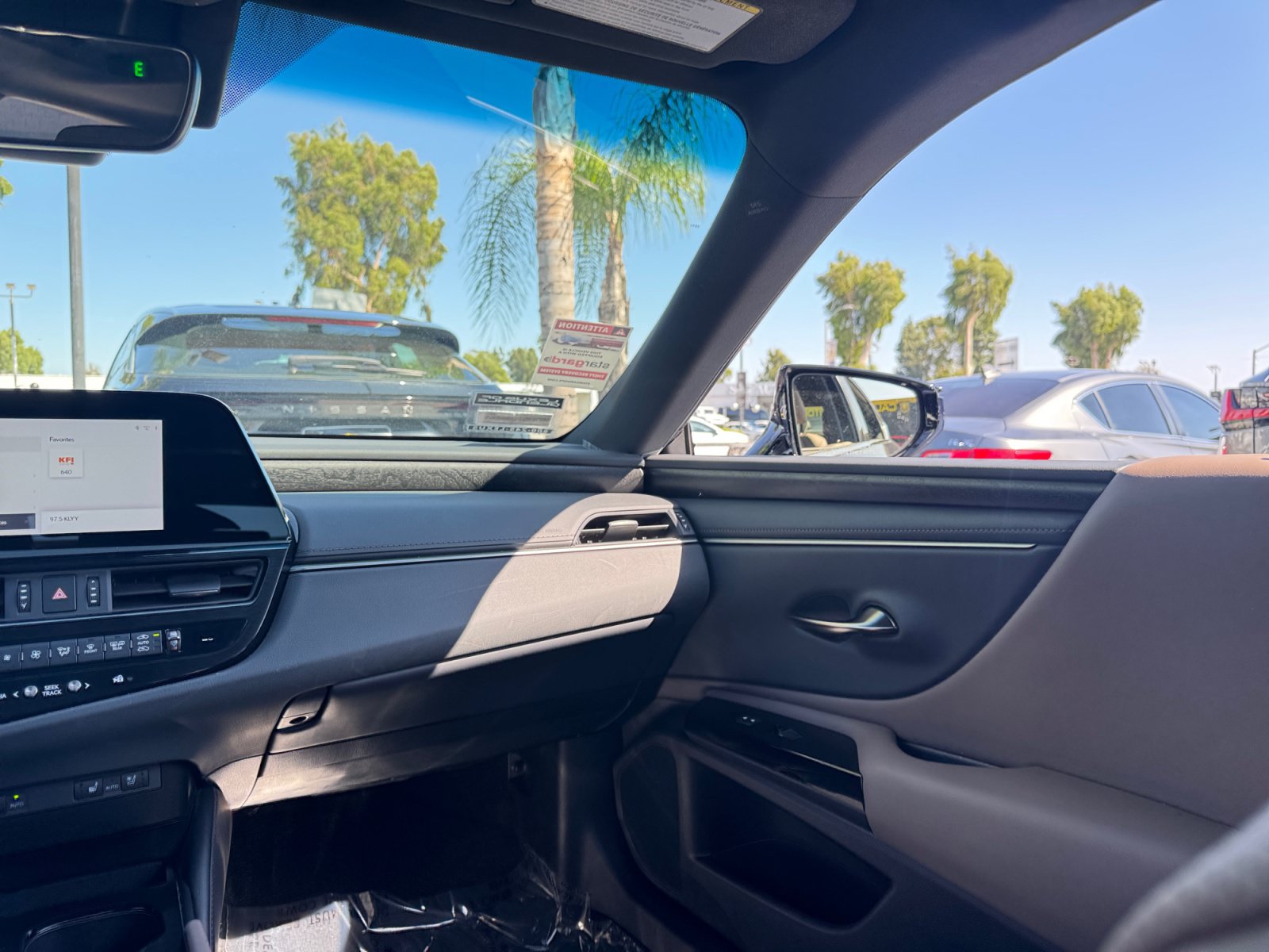 Used 2024 Lexus ES 300h w/ Premium Package FWD image 23