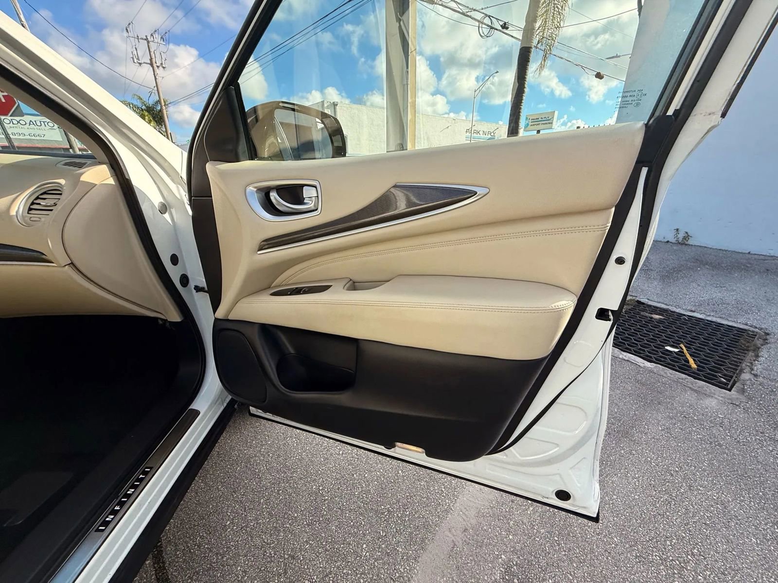 Used 2018 INFINITI QX60 FWD w/ Premium Plus Package image 30