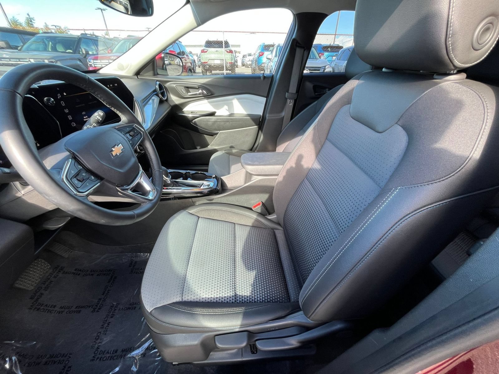Used 2025 Chevrolet Trax LT w/ LT Convenience Package FWD image 27