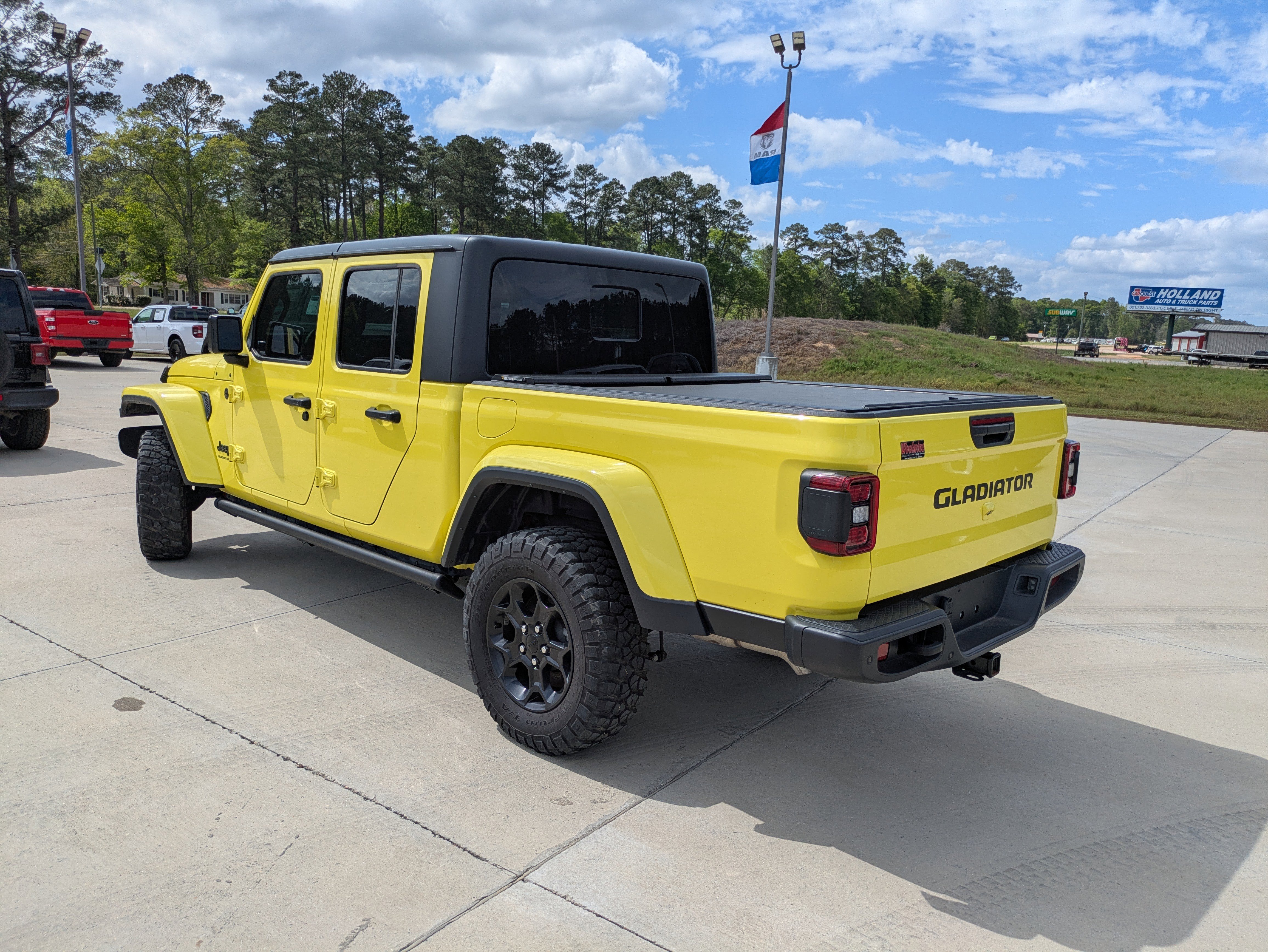 Used 2023 Jeep Gladiator Willys image 6