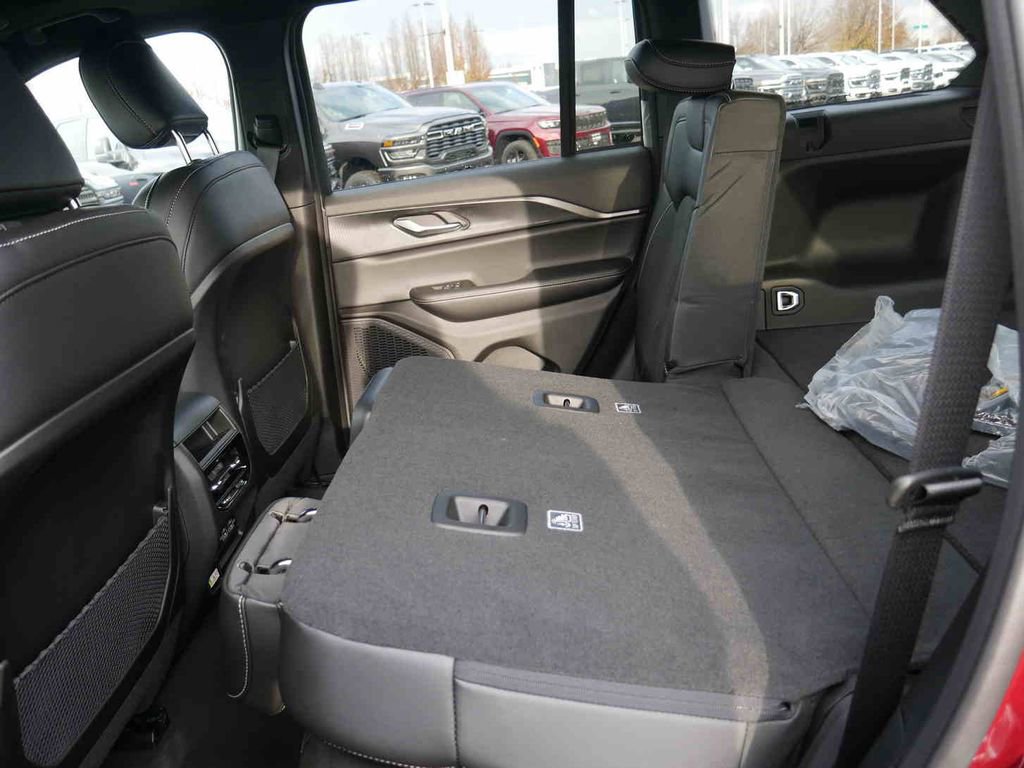 New 2025 Jeep Grand Cherokee Altitude image 14