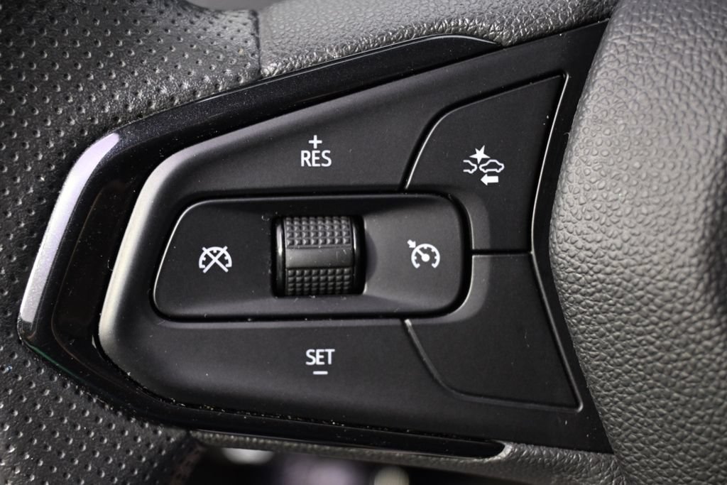 Used 2025 Chevrolet TrailBlazer LT AWD/4WD image 34