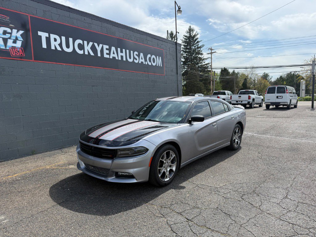 Used 2016 Dodge Charger SXT image 1