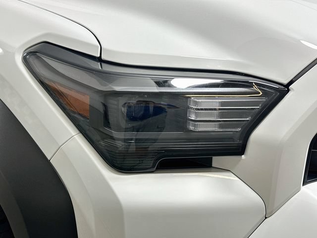 Used 2025 Toyota 4Runner SR5 AWD/4WD image 23