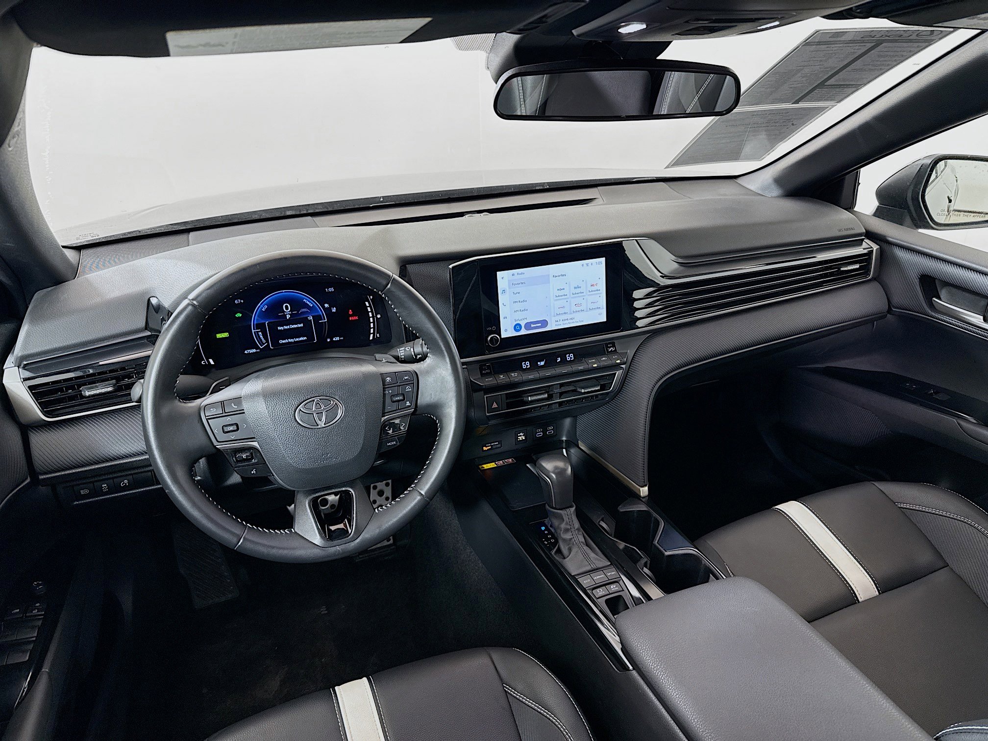 Used 2025 Toyota Camry SE FWD image 21