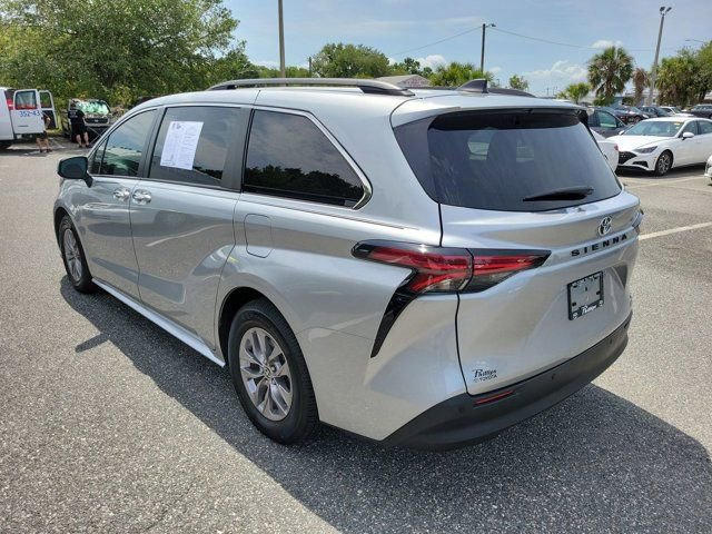 Used 2022 Toyota Sienna XLE FWD image 12