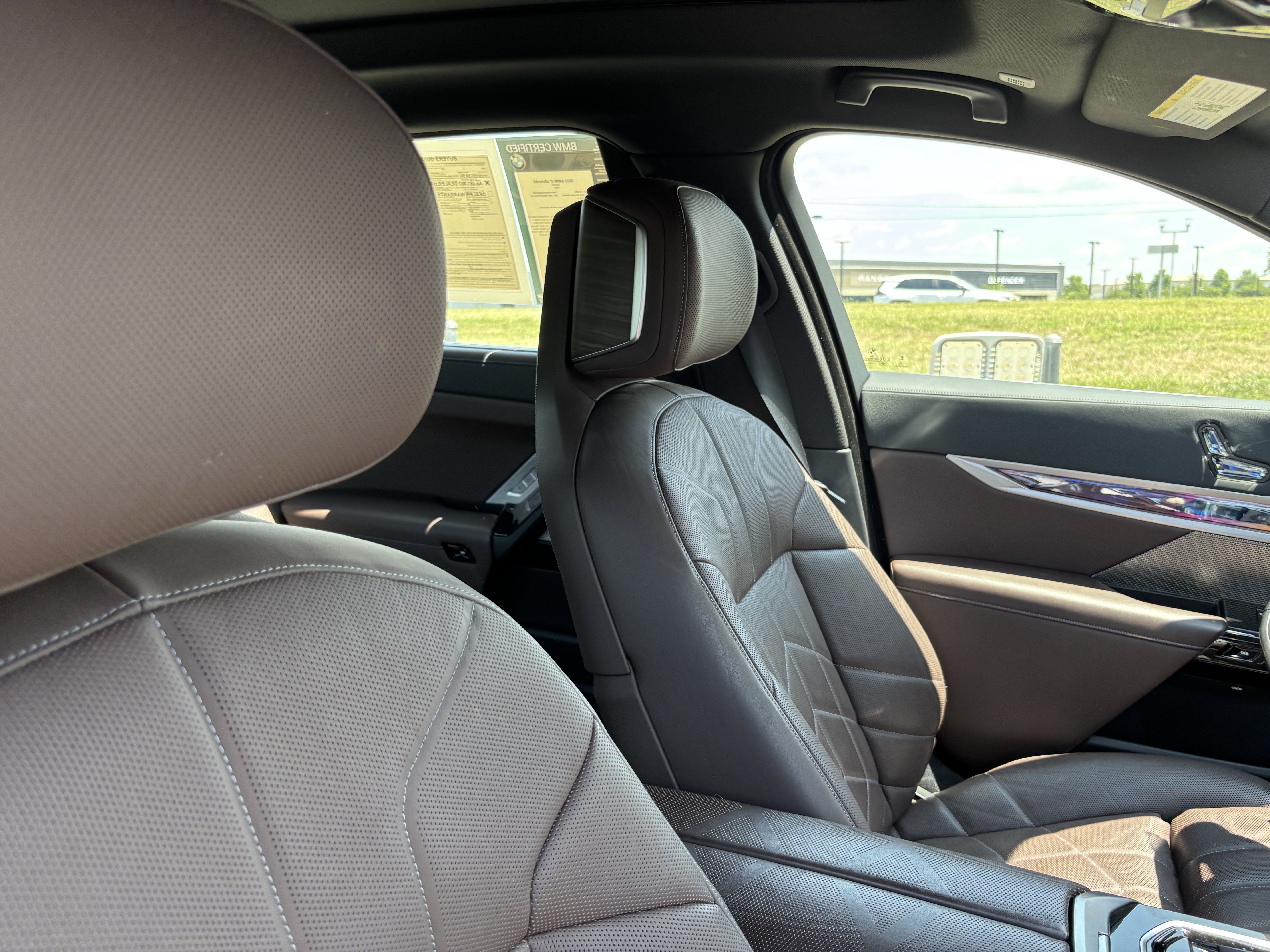 Certified 2023 BMW i7 xDrive60 AWD/4WD image 35