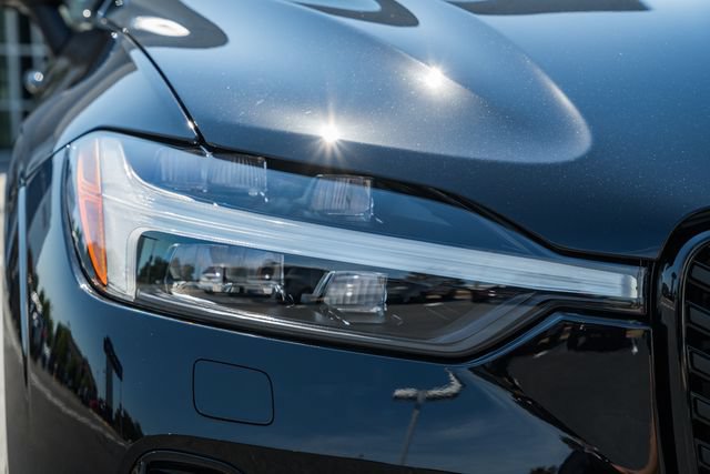 New 2027 Volvo XC60 B5 Plus AWD/4WD image 13
