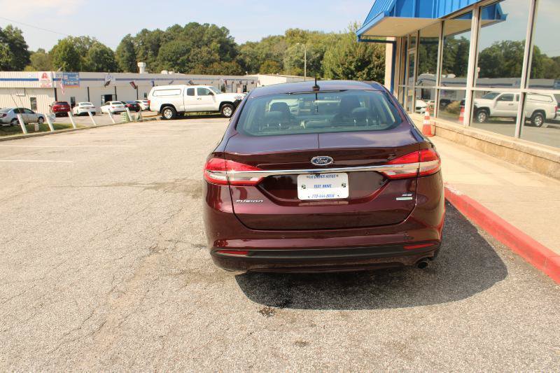 Used 2017 Ford Fusion SE w/ Fusion SE Technology Package FWD image 5