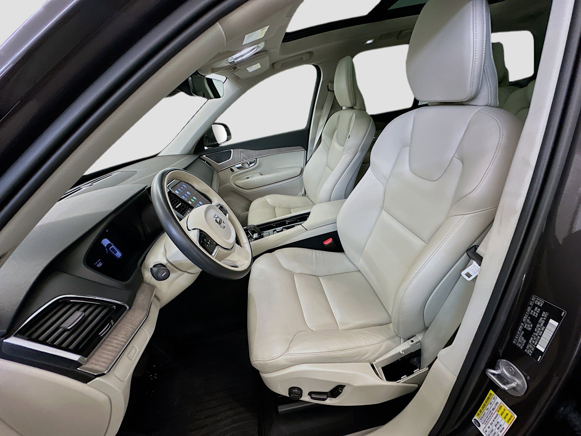 Used 2024 Volvo XC90 B6 Plus w/ Protection Package Premier image 13