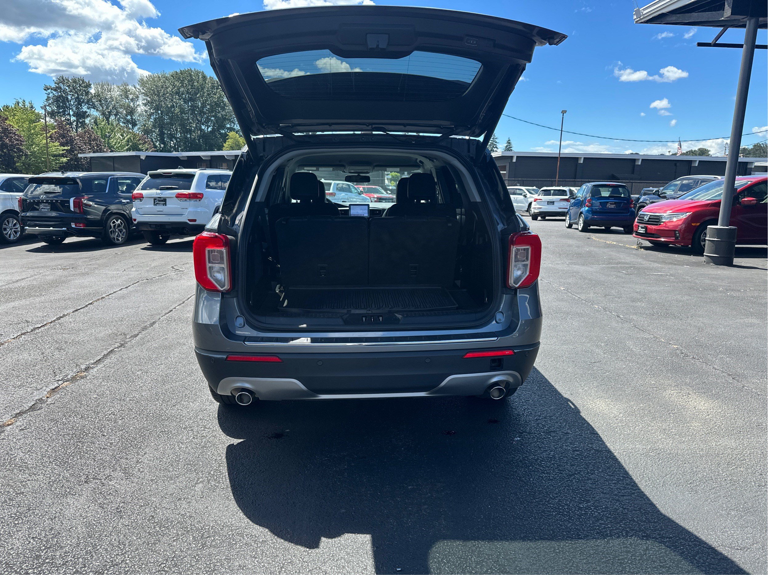Used 2024 Ford Explorer Limited AWD/4WD image 11