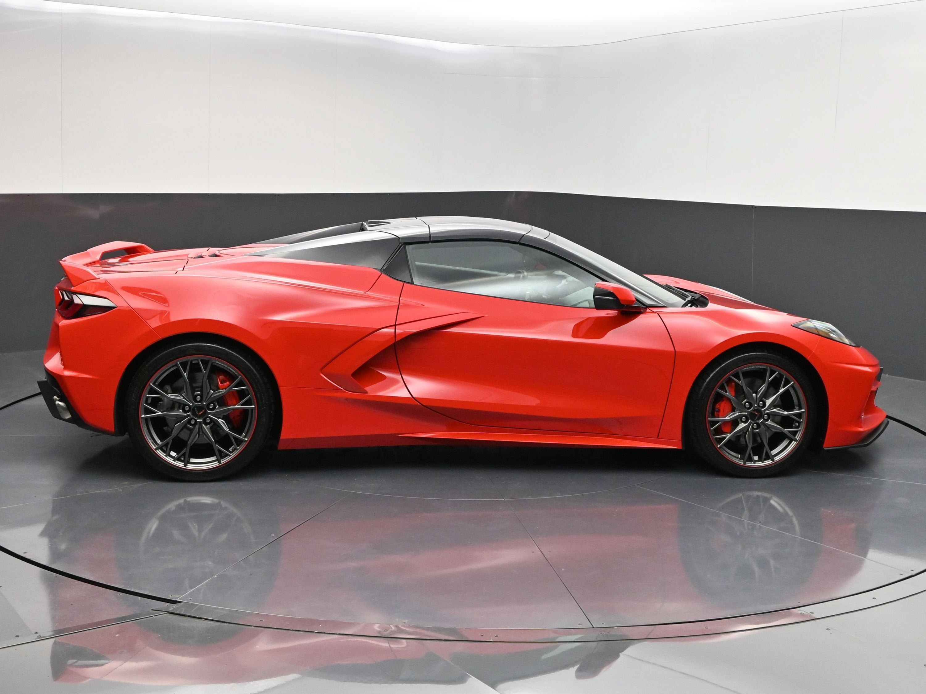 Used 2024 Chevrolet Corvette Stingray Premium Conv w/ Z51 Performance Package RWD image 8
