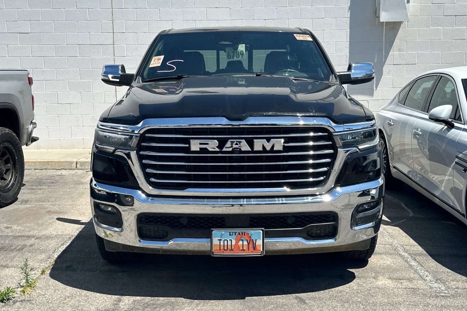 Used 2025 RAM 1500 Laramie AWD/4WD image 3