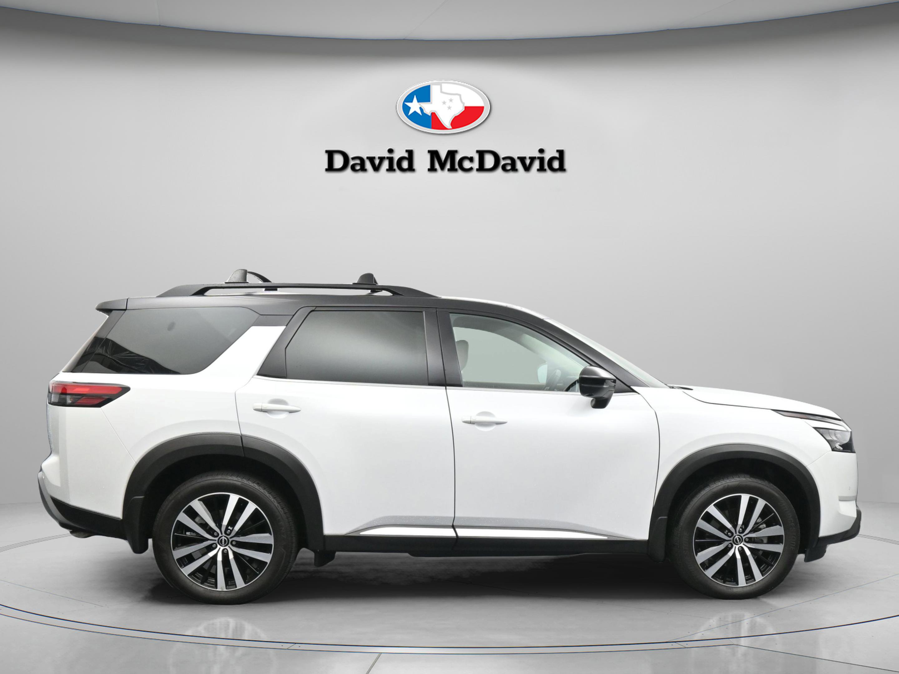 Used 2025 Nissan Pathfinder Platinum w/ Cargo Package AWD/4WD image 9