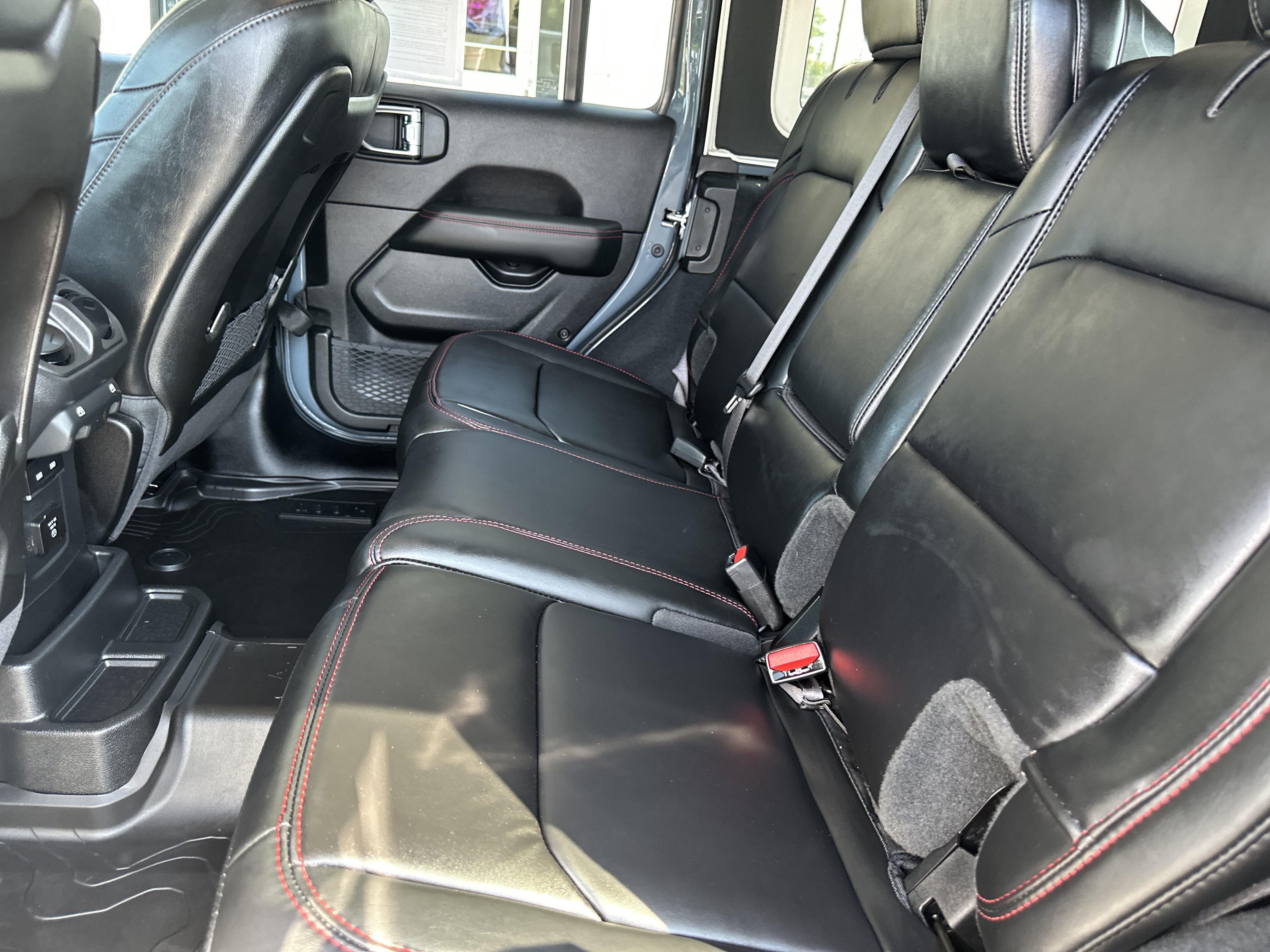 Used 2025 Jeep Wrangler Unlimited Rubicon AWD/4WD image 12