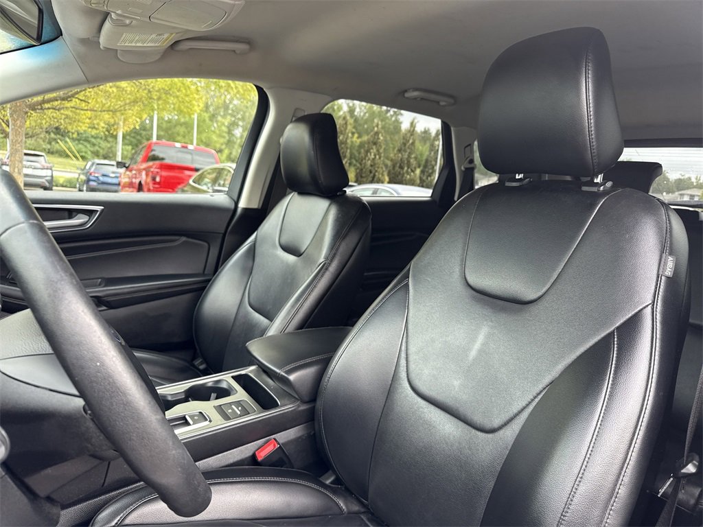 Used 2022 Ford Edge Titanium image 12