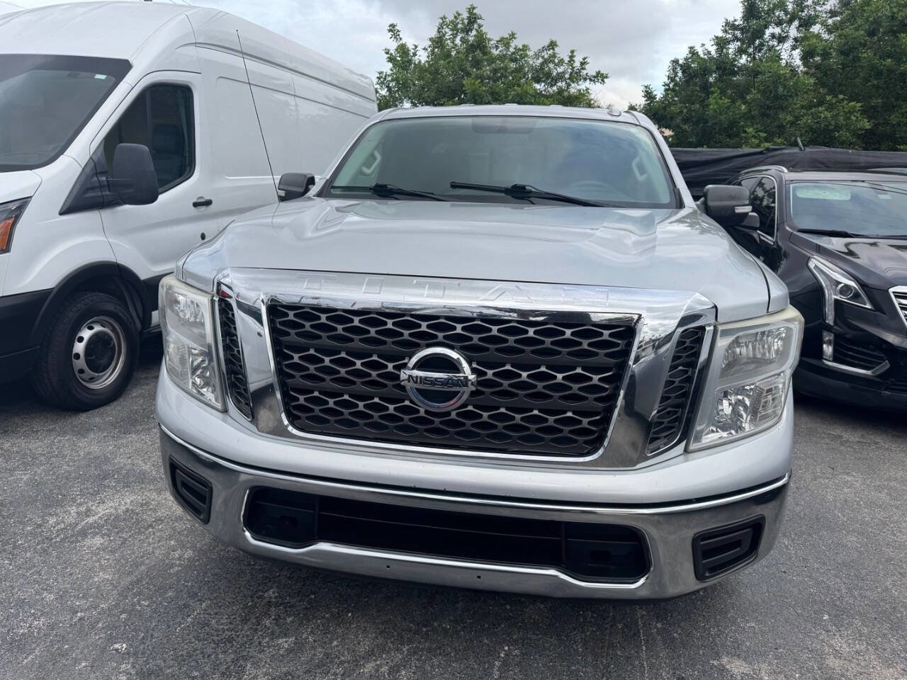 Used 2018 Nissan Titan SV RWD image 7