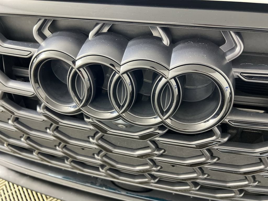 Used 2022 Audi S8 AWD/4WD image 32