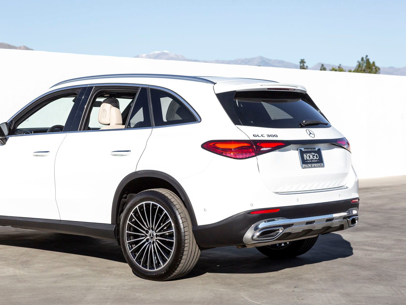 Used 2025 Mercedes-Benz GLC 300 image 8