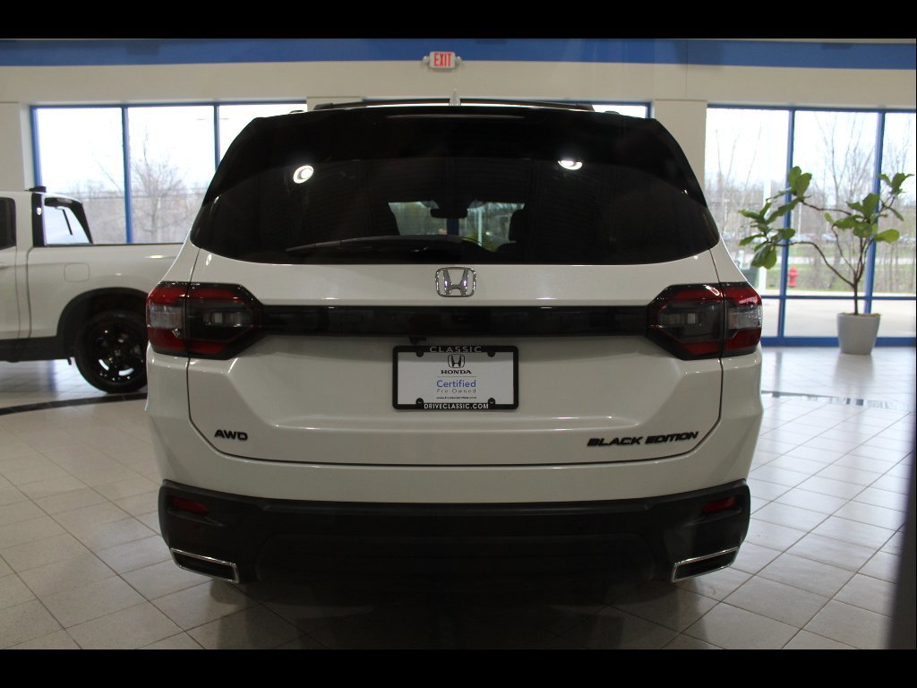 Certified 2025 Honda Pilot Black Edition image 6