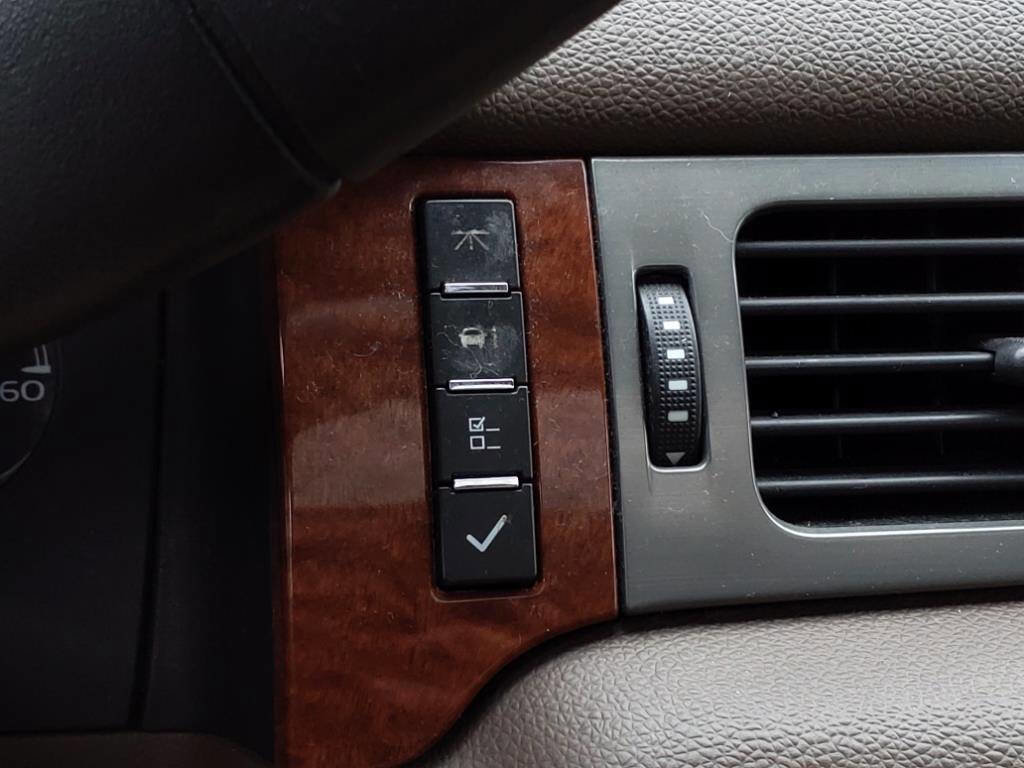 Used 2008 GMC Yukon XL SLT w/ SLT Preferred Equipment Group AWD/4WD image 17