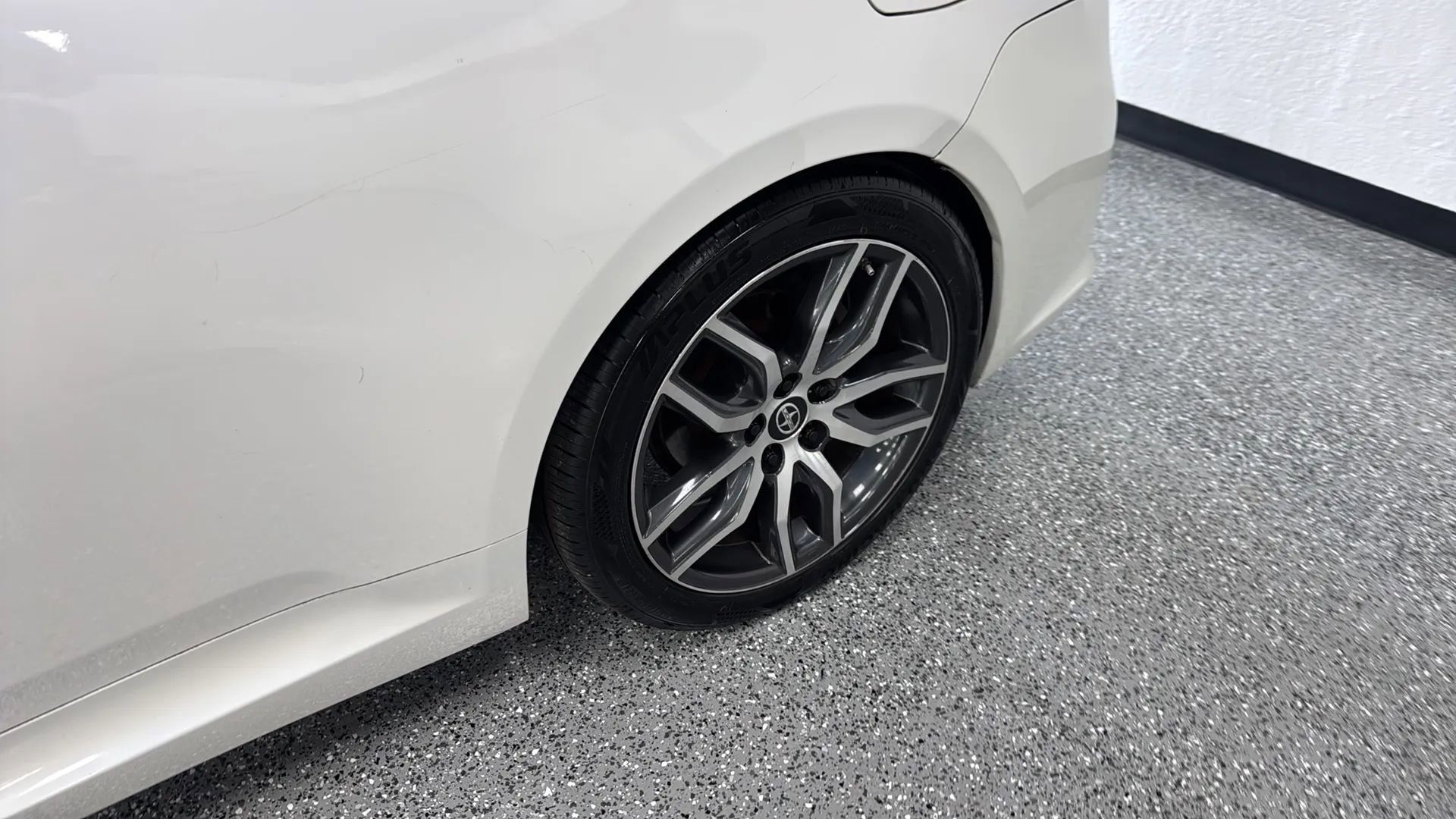 Used 2015 Scion tC FWD image 30