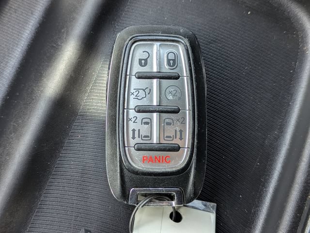 Used 2020 Chrysler Pacifica Touring w/ S Appearance Package FWD image 43