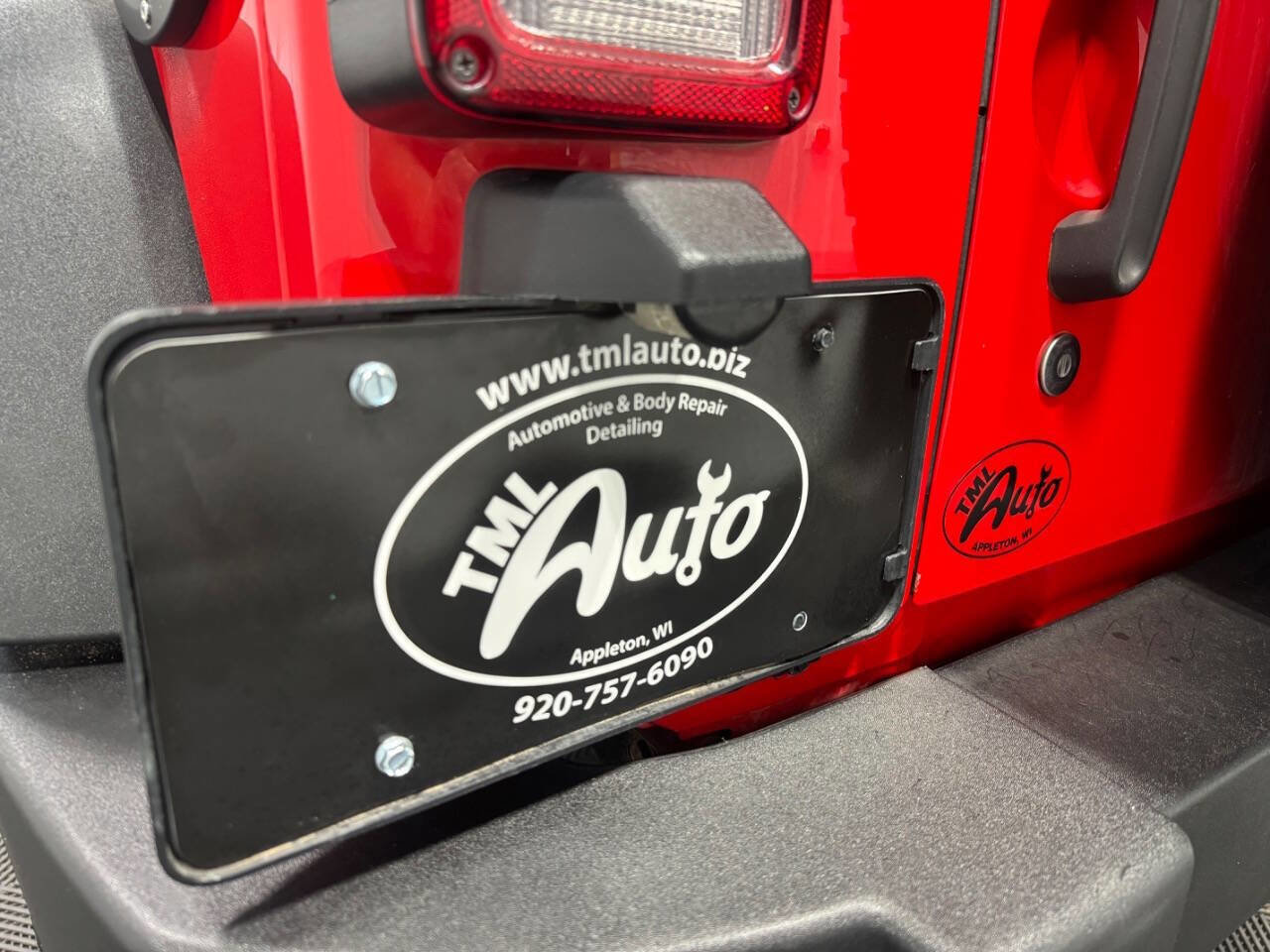 Used 2016 Jeep Wrangler Unlimited Rubicon w/ Connectivity Group image 6