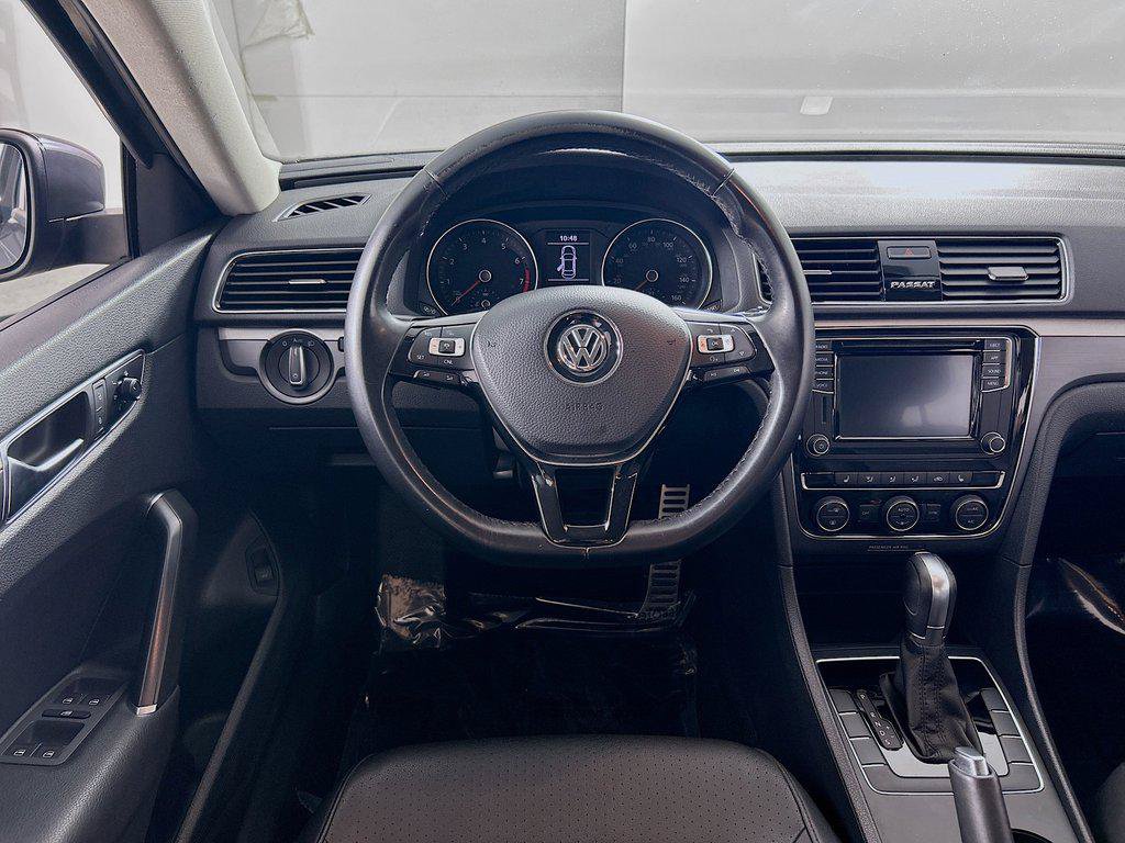 Used 2018 Volkswagen Passat 2.0T R-Line w/ R-Line Lighting Package FWD image 22