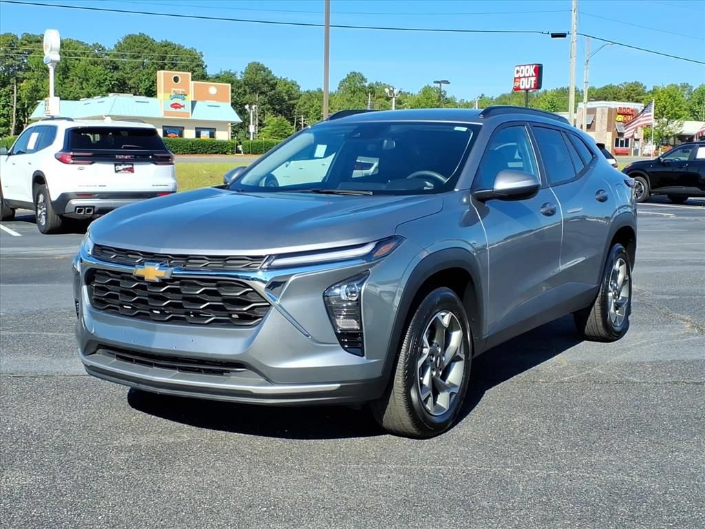 Used 2025 Chevrolet Trax LT