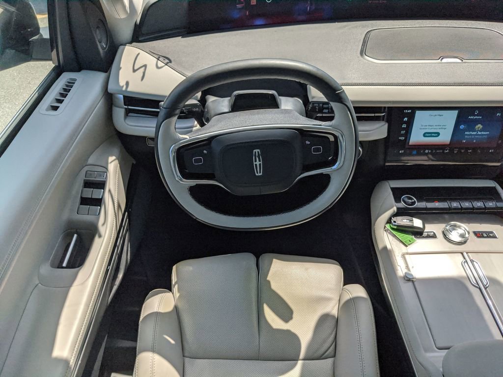 Used 2025 Lincoln Navigator Reserve image 15