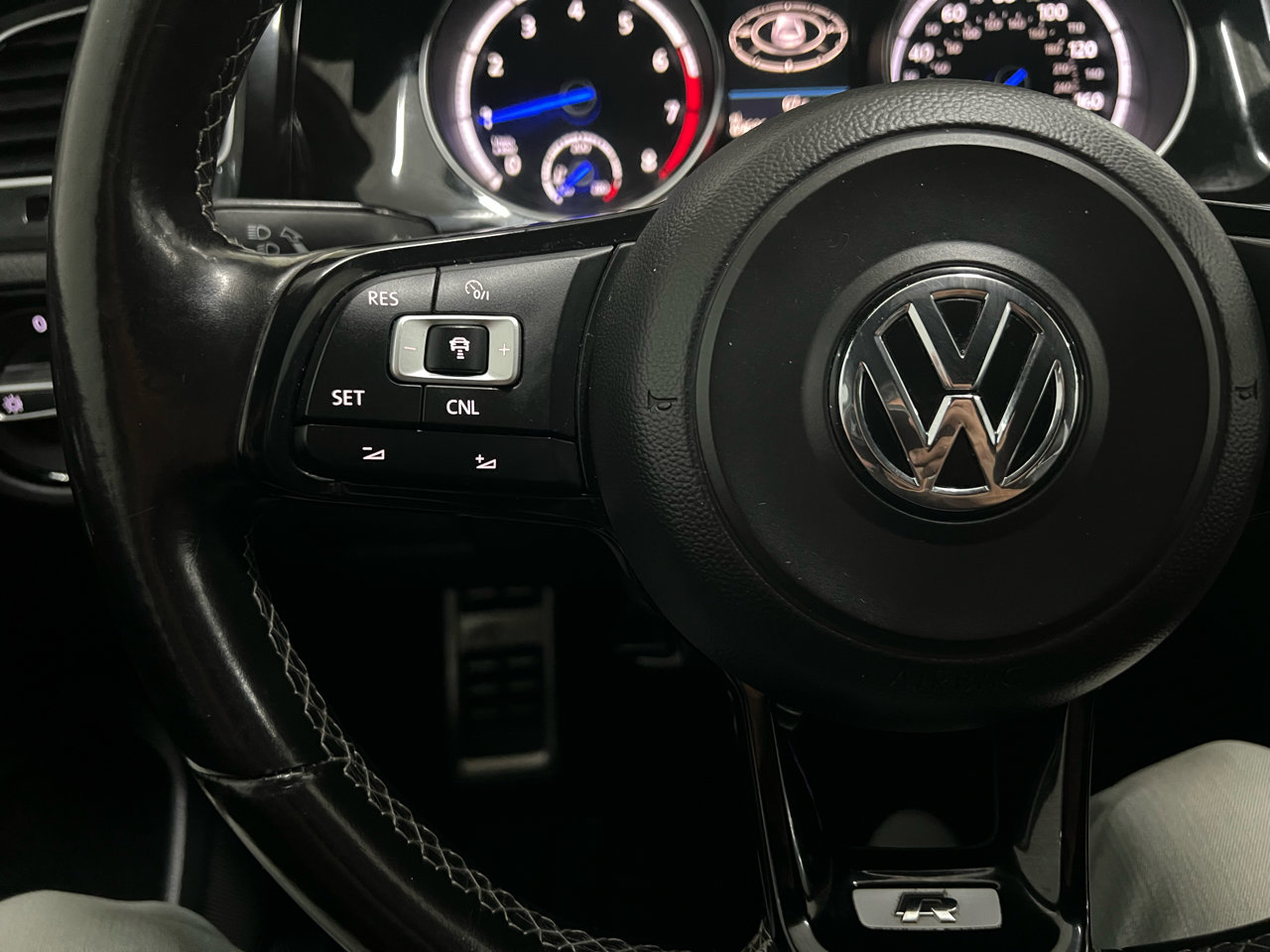 Used 2017 Volkswagen Golf R 4-Door image 24