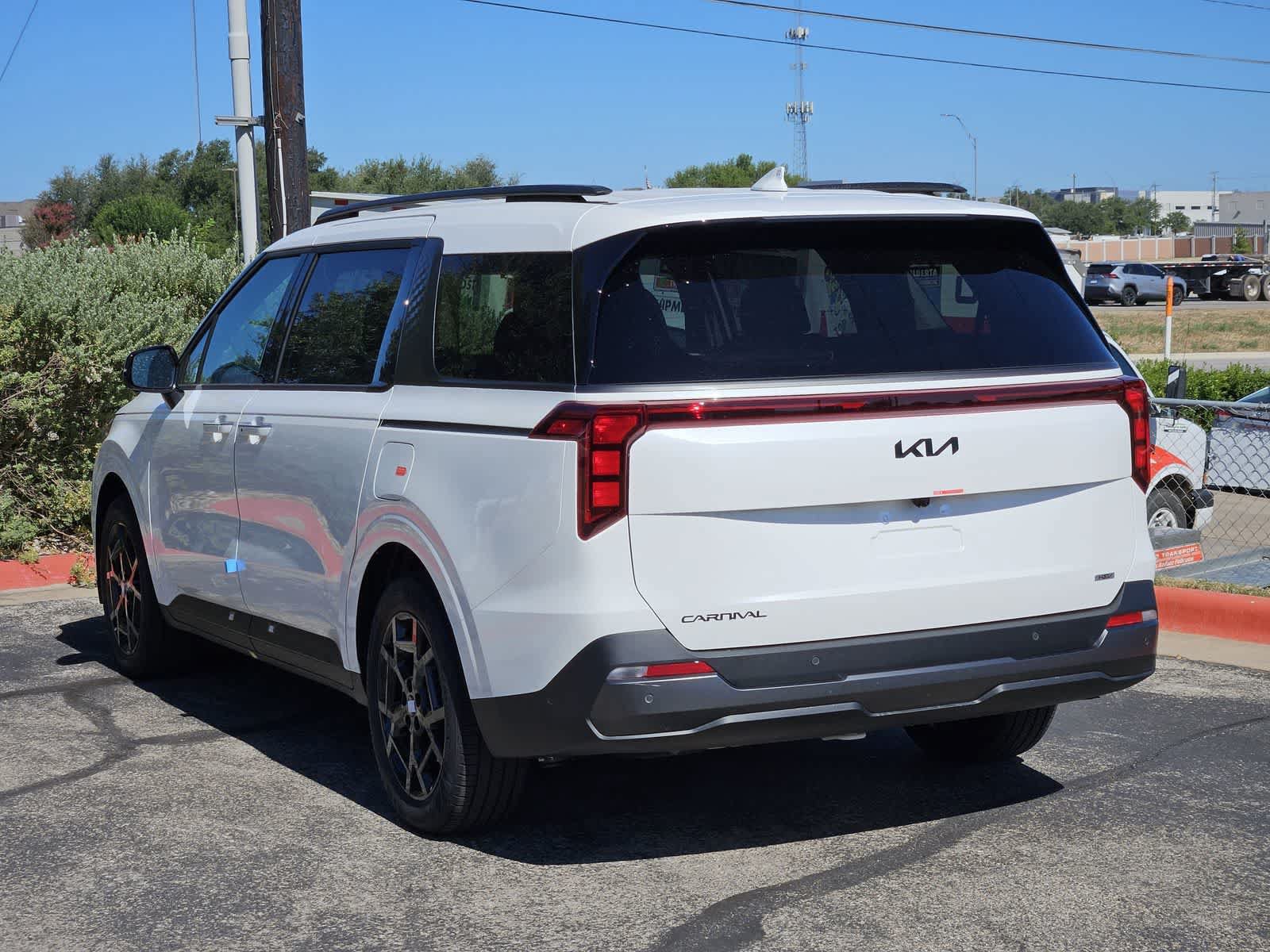 New 2027 Kia Carnival SX w/ Dark Edition Package FWD image 5