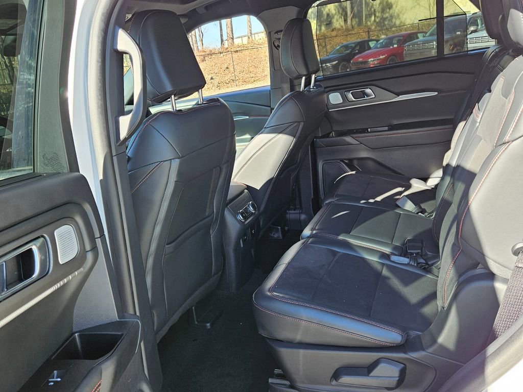 Used 2025 Ford Explorer ST image 7