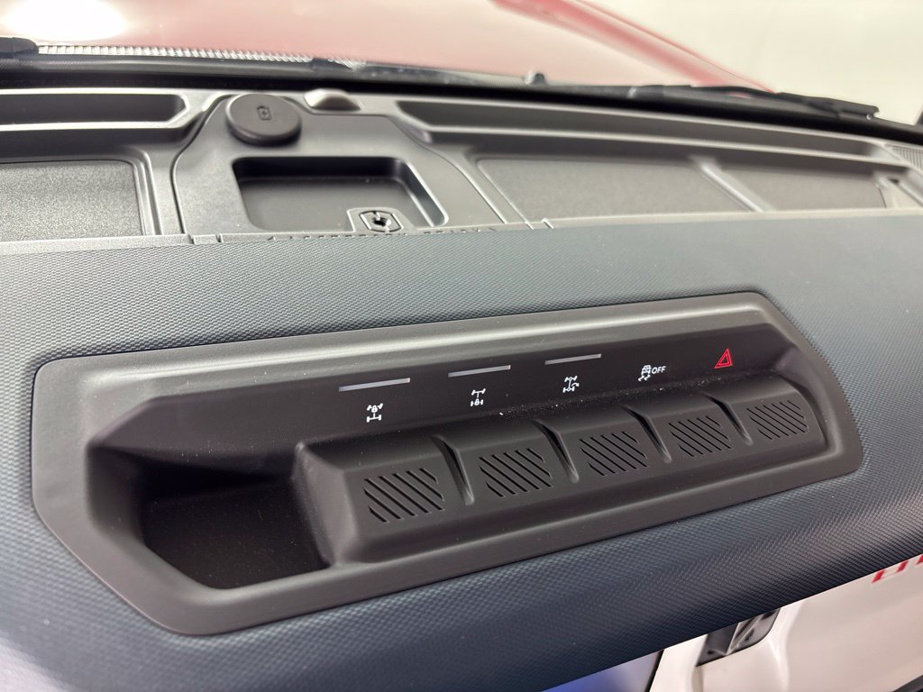 Used 2025 Ford Bronco Heritage Edition AWD/4WD image 32