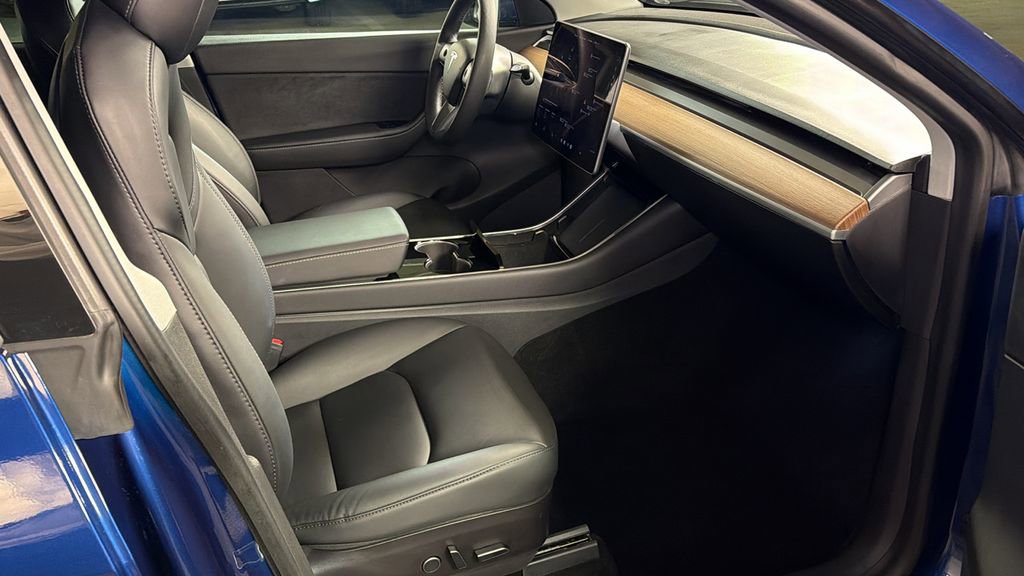 Used 2021 Tesla Model Y Standard Range image 7