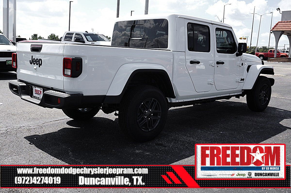 New 2025 Jeep Gladiator Sport image 5