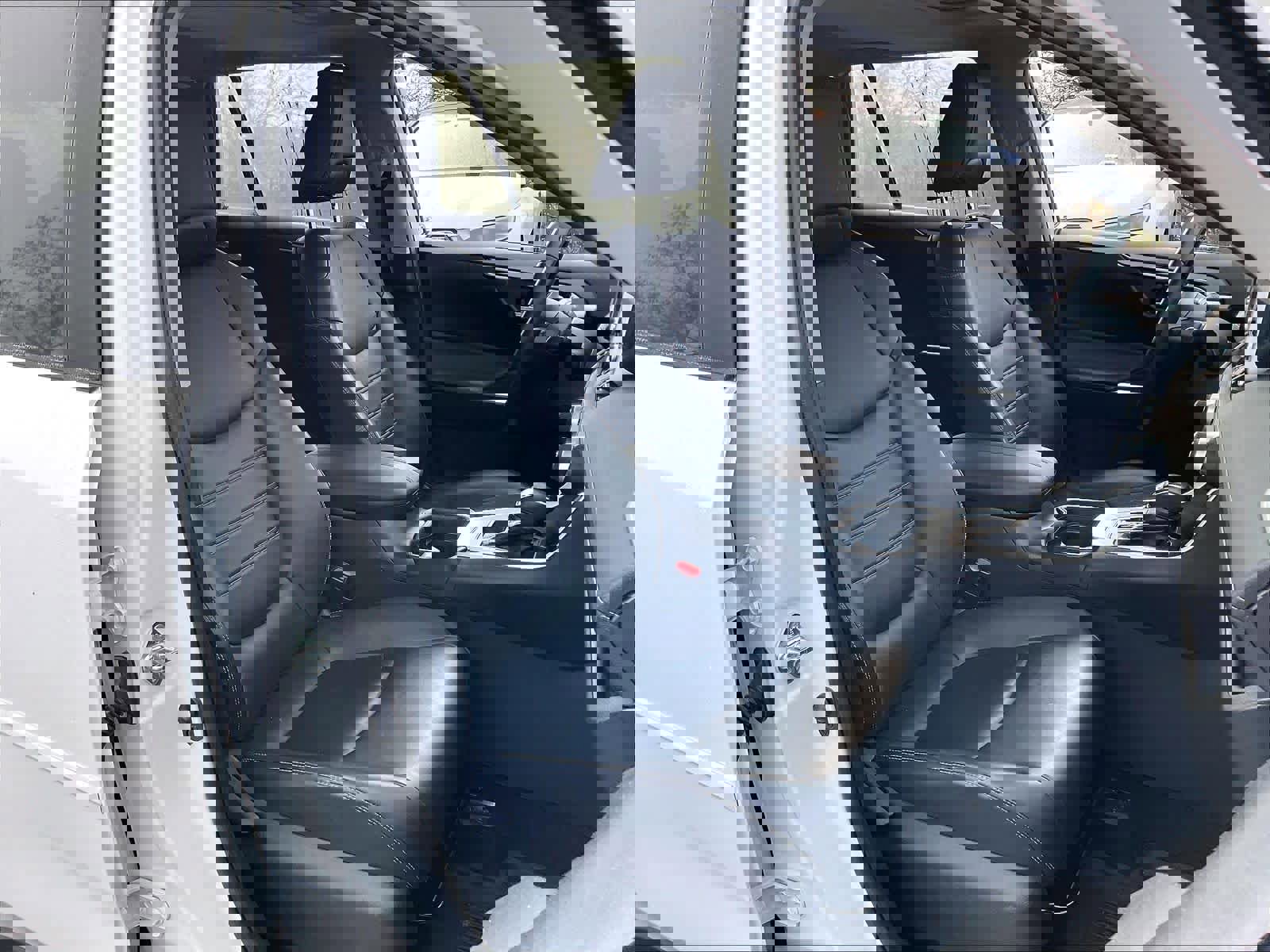 Used 2020 Toyota RAV4 XLE Premium image 10