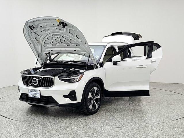 Certified 2023 Volvo XC40 B5 Plus w/ Protection Package Premier AWD/4WD image 9