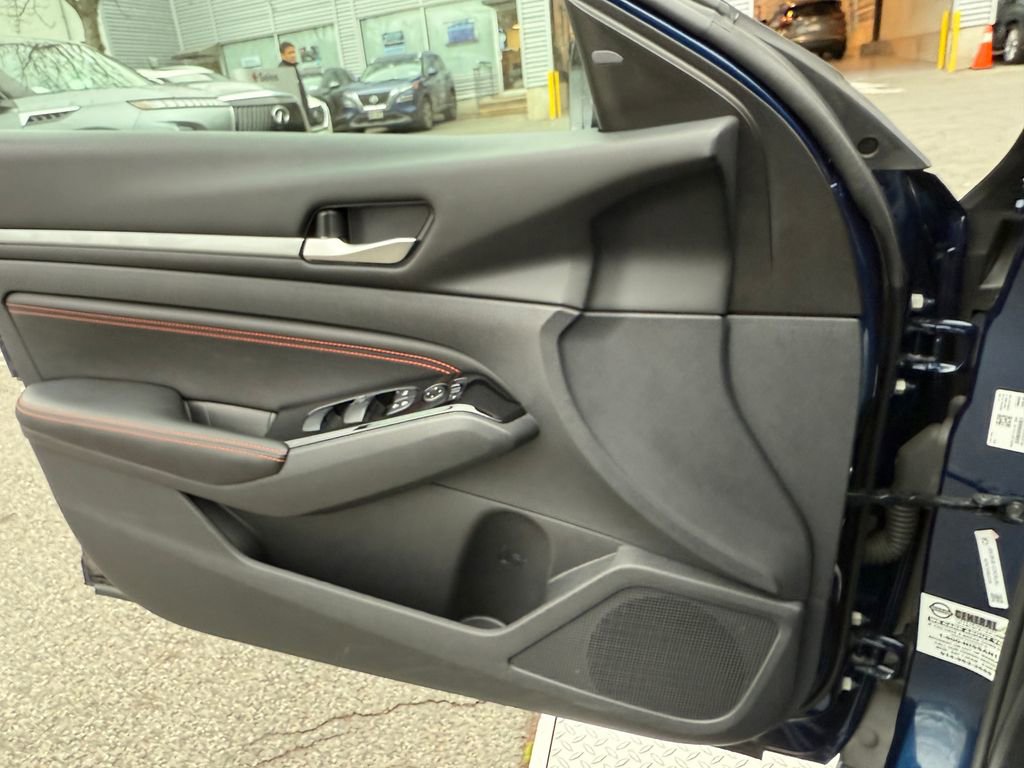 Used 2023 Nissan Altima 2.5 SR AWD/4WD image 21