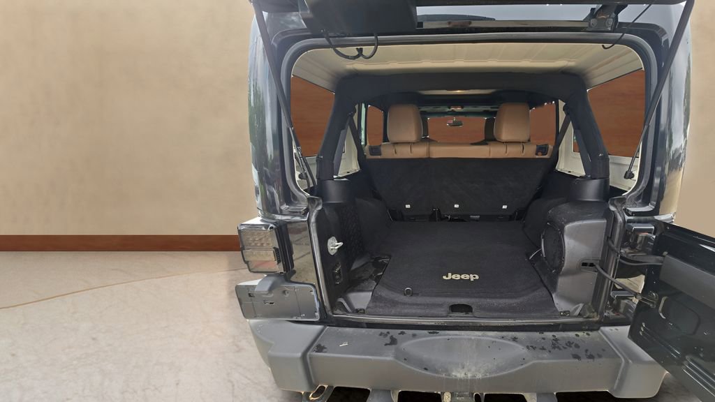 Used 2013 Jeep Wrangler Unlimited Sahara w/ Connectivity Group image 40