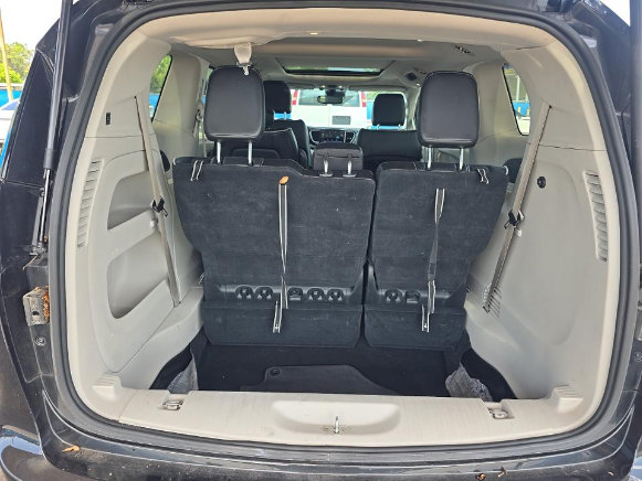 Used 2023 Chrysler Pacifica Limited FWD image 5