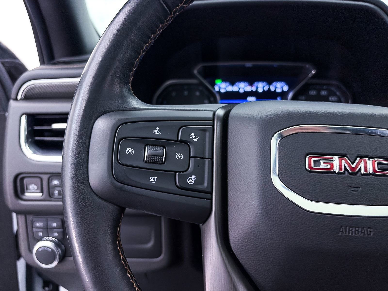 Used 2021 GMC Yukon AT4 w/ AT4 Premium Package AWD/4WD image 35