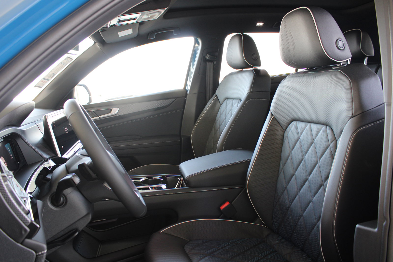 New 2025 Volkswagen Atlas Cross Sport SEL Premium R-Line image 10